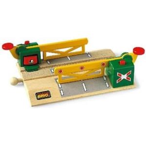 BRIO World 33750 – Magnetic Action Crossing | Interactive Wooden Toy Train Accessory | Enhances Hand-Eye Coordination | Compatible with All BRIO Train Sets | Ideal for Kids Ages 3 and Up(Single)